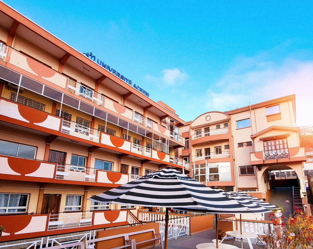 Étudiants souriants