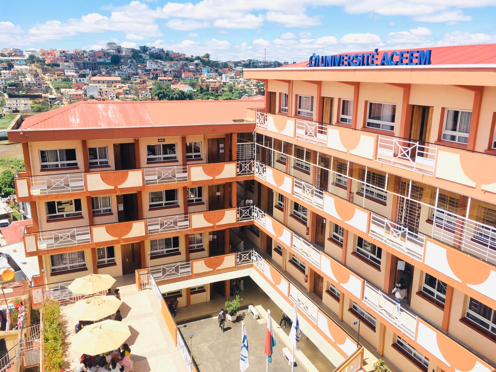 Étudiants souriants